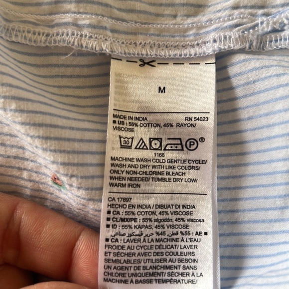 Old Navy Relaxed Blue Striped Button Front Blouse Size Medium - Picture 9 of 10